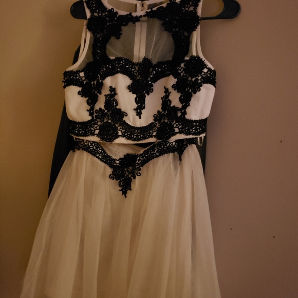 Elegant two piece dress - Picture 3 of 4